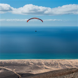 De beste plekken om te paragliden op Fuerteventura: voor een adembenemend uitzicht