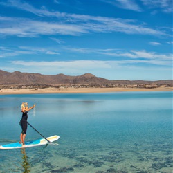 De ultieme gids voor SUP-yoga op Fuerteventura: ontspanning en balans op het water