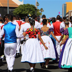 Ontdek de Kleurrijke Festivals en Feesten van Fuerteventura: Een Duik in de Lokale Cultuur