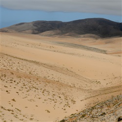 Ontdek de Prachtige Wandelpaden van Fuerteventura: Van Bergen tot Duinen