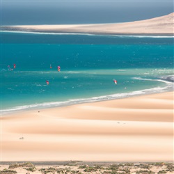 Ontdek de Top Windsurfstranden op Fuerteventura: Waar Vind je de Beste Wind?